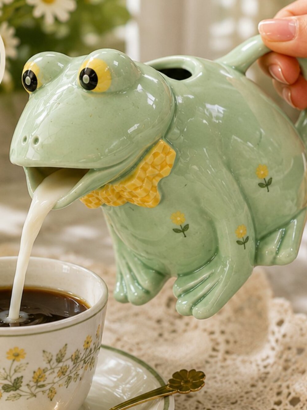 VTG  OTAGIRI JAPAN FROG CREAMER Yellow Bow & Flower Mary Ann Baker  - WHIMSICAL